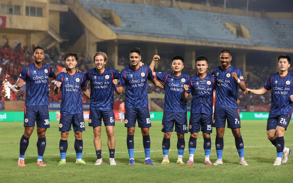 LPBank V-League 2025/2026 qua 17 vòng đấu: Đã thấy hình bóng “quân vương” - Ảnh 1.