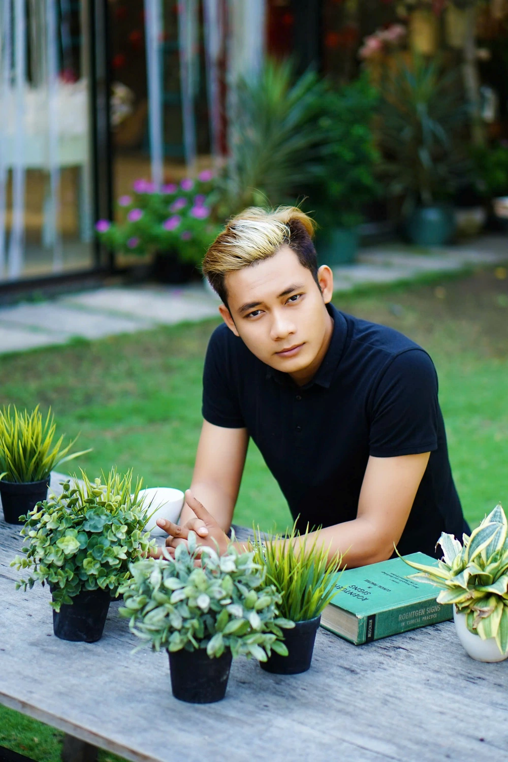 Đặng Tuấn Chinh: Từ đạo diễn “triệu view” đến thạc sĩ kinh tế - Ảnh 2.