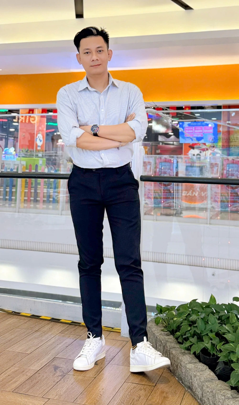 Đặng Tuấn Chinh: Từ đạo diễn “triệu view” đến thạc sĩ kinh tế - Ảnh 1.