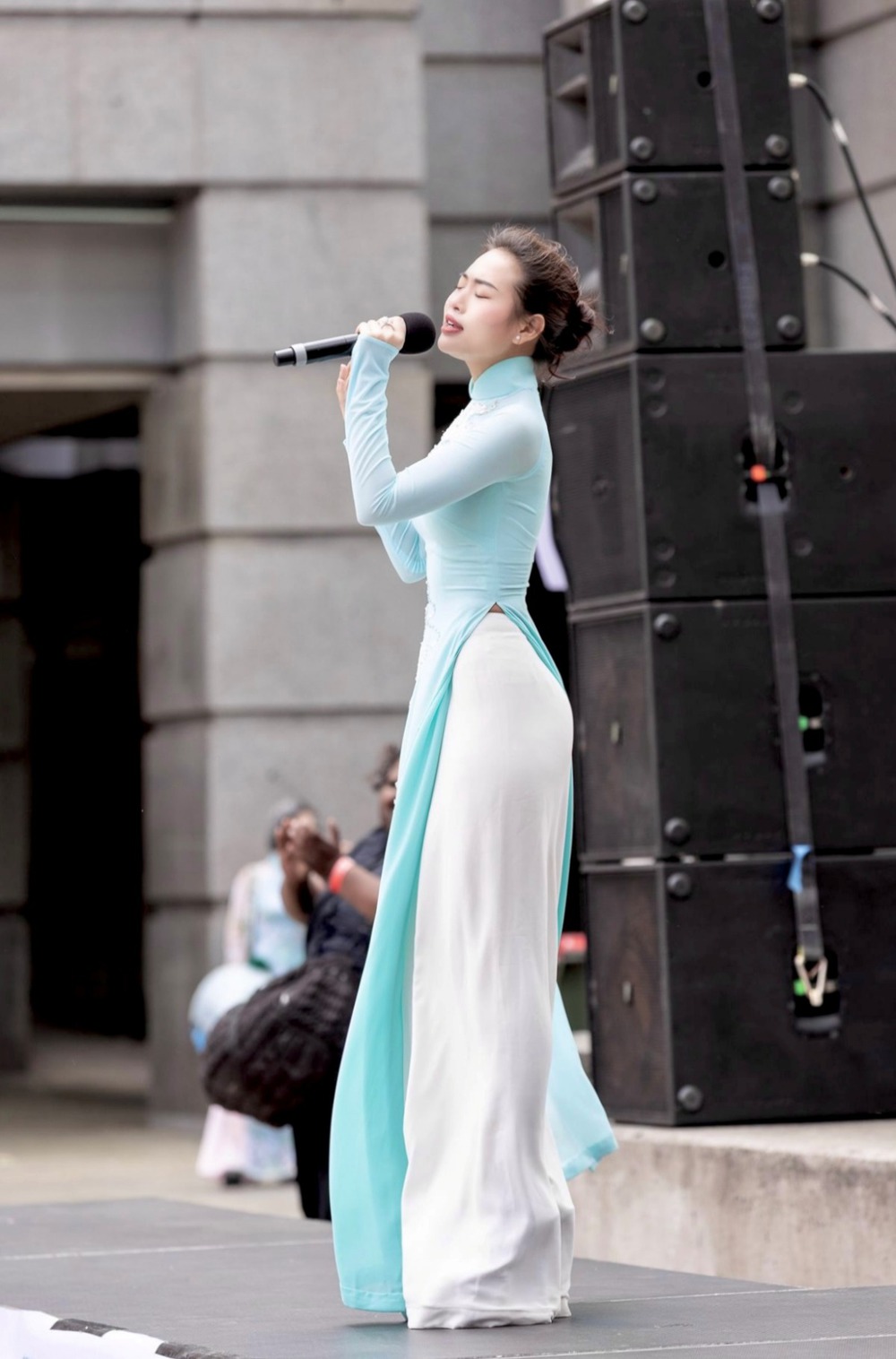 Quán quân “Sàn chiến giọng hát” Diệu Ly chuyển hướng trong âm nhạc và hình ảnh - Ảnh 3.