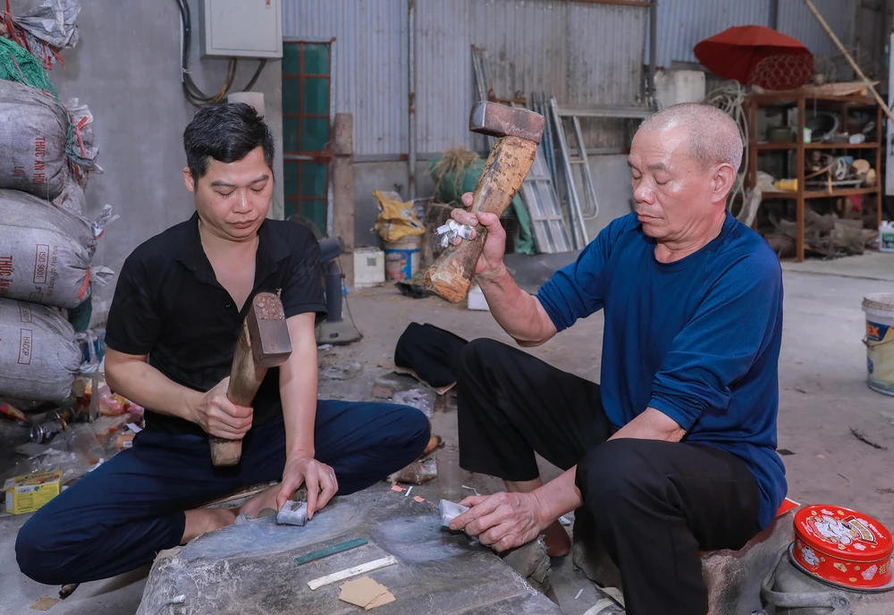 Làng dát vàng Kiêu Kỵ (Hà Nội): Khơi dậy nguồn lực nội sinh từ Bet88447 link đăng nhập nghề truyền thống - Ảnh 11. Làng dát vàng Kiêu Kỵ (Hà Nội): Khơi dậy nguồn lực nội sinh từ Bet88447 link đăng nhập nghề truyền thống - Ảnh 11.
