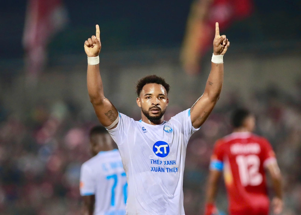 Xuân Son thăng hoa, Nam Định phả hơi nóng vào nhóm đua huy chương - Ảnh 2.