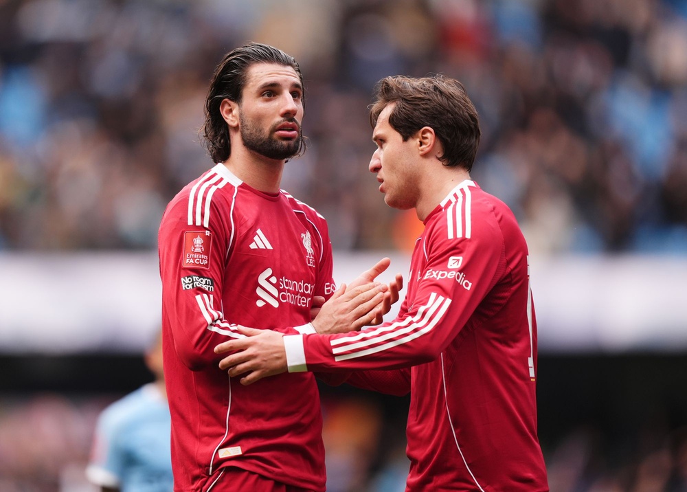 Thế chân tường của Liverpool - Ảnh 1. Thế chân tường của Liverpool - Ảnh 1.