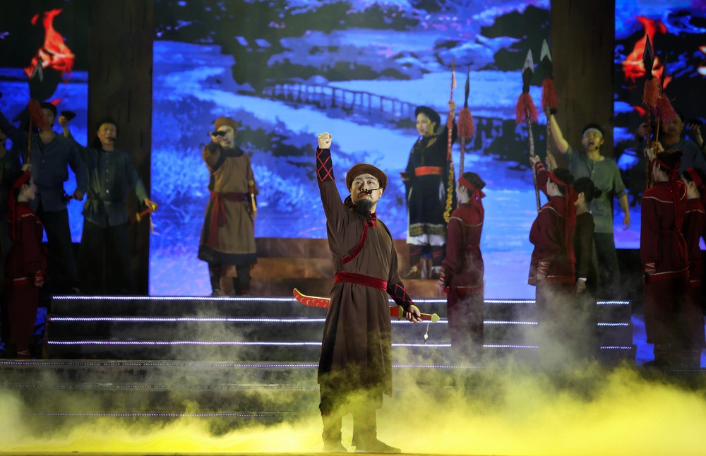 Đạo diễn - nhà biên kịch Hồng Hoa: Đánh thức di sản văn hóa trên sân khấu đương đại - Ảnh 2.