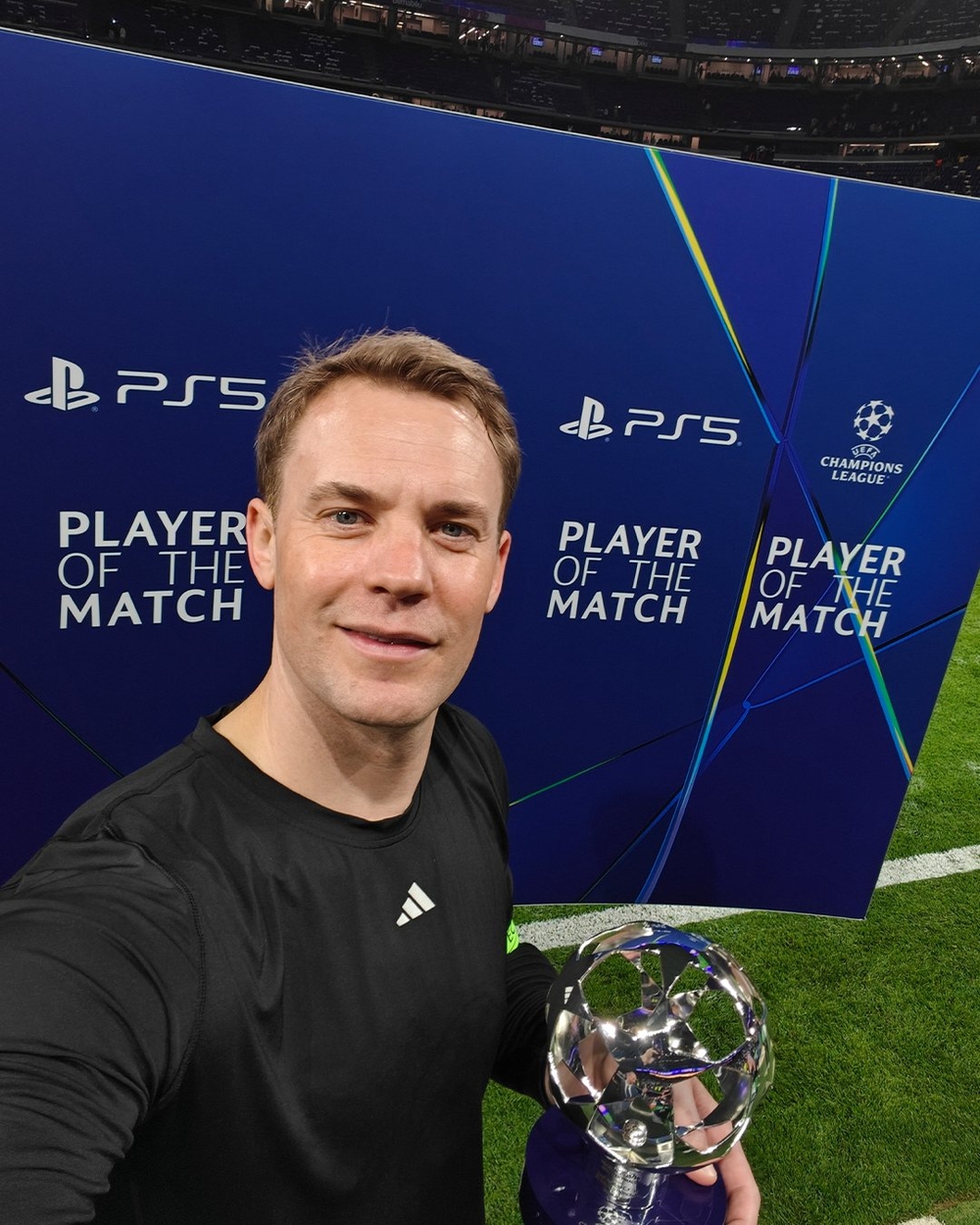 Manuel Neuer vẫn hay nhất thế giới ở tuổi 40 - Ảnh 2. Manuel Neuer vẫn hay nhất thế giới ở tuổi 40 - Ảnh 2.
