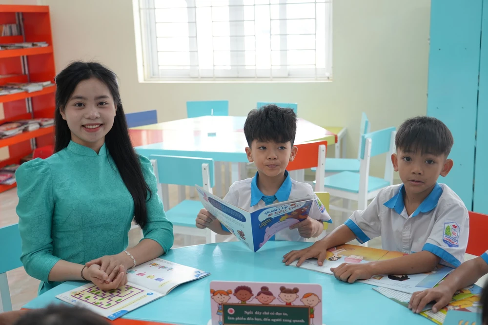 Tinh thần dám nghĩ, dám làm và khát vọng cống hiến của nữ đại biểu trẻ nhất Quốc hội khóa XVI - Ảnh 3.