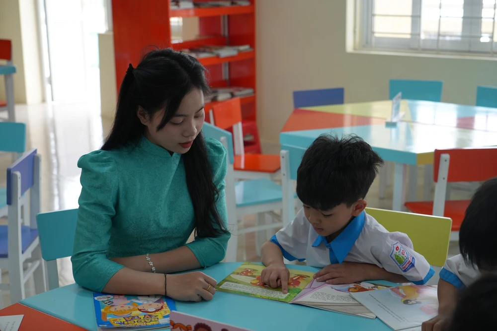 Tinh thần dám nghĩ, dám làm và khát vọng cống hiến của nữ đại biểu trẻ nhất Quốc hội khóa XVI - Ảnh 4.