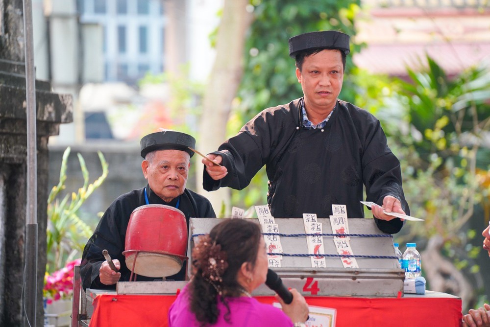 Hội đền, chùa Bà Tấm - tri ân công đức Hoàng Thái hậu Ỷ Lan - Ảnh 9. Hội đền, chùa Bà Tấm - tri ân công đức Hoàng Thái hậu Ỷ Lan - Ảnh 9.