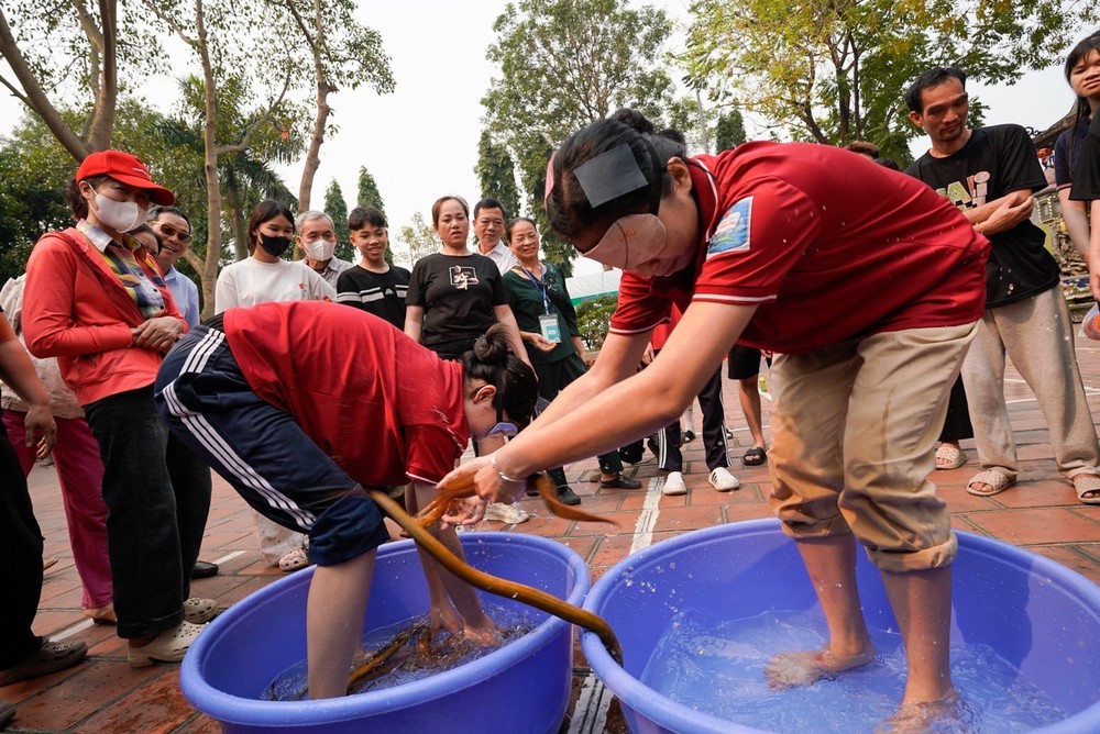 Hội đền, chùa Bà Tấm - tri ân công đức Hoàng Thái hậu Ỷ Lan - Ảnh 12. Hội đền, chùa Bà Tấm - tri ân công đức Hoàng Thái hậu Ỷ Lan - Ảnh 12.