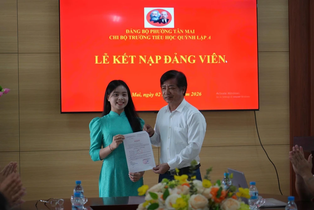 Tinh thần dám nghĩ, dám làm và khát vọng cống hiến của nữ đại biểu trẻ nhất Quốc hội khóa XVI - Ảnh 2.