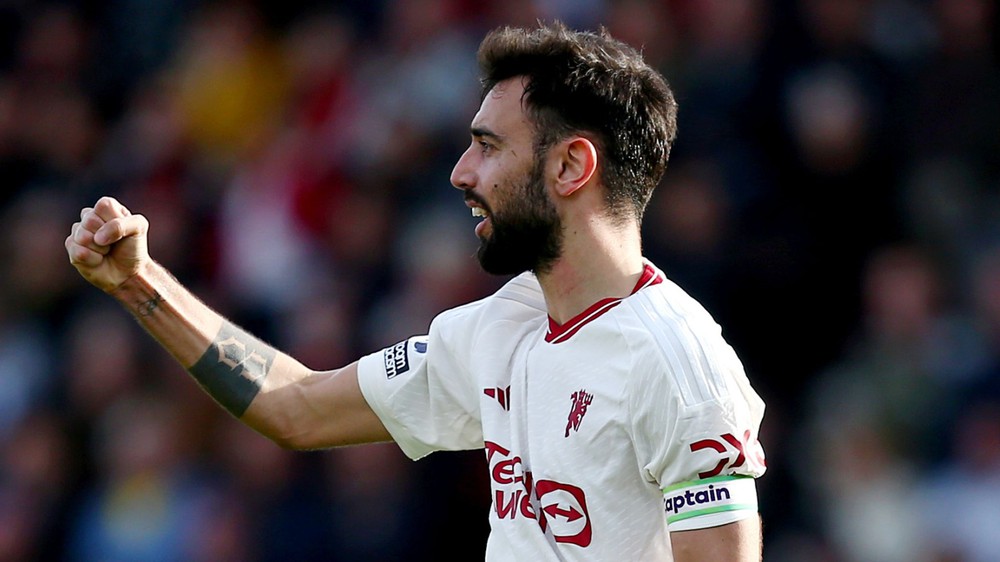 Manchester United: Gia hạn với Bruno Fernandes? Hãy nhìn Salah! - Ảnh 1. Manchester United: Gia hạn với Bruno Fernandes? Hãy nhìn Salah! - Ảnh 1.