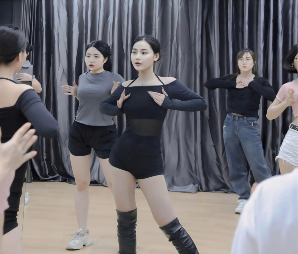 Biên đạo nhảy Hồng Minh: "Từ mặc cảm cá nhân đến việc 'đánh thức' nội lực bản thân" - Ảnh 3. Biên đạo nhảy Hồng Minh: "Từ mặc cảm cá nhân đến việc 'đánh thức' nội lực bản thân" - Ảnh 3.