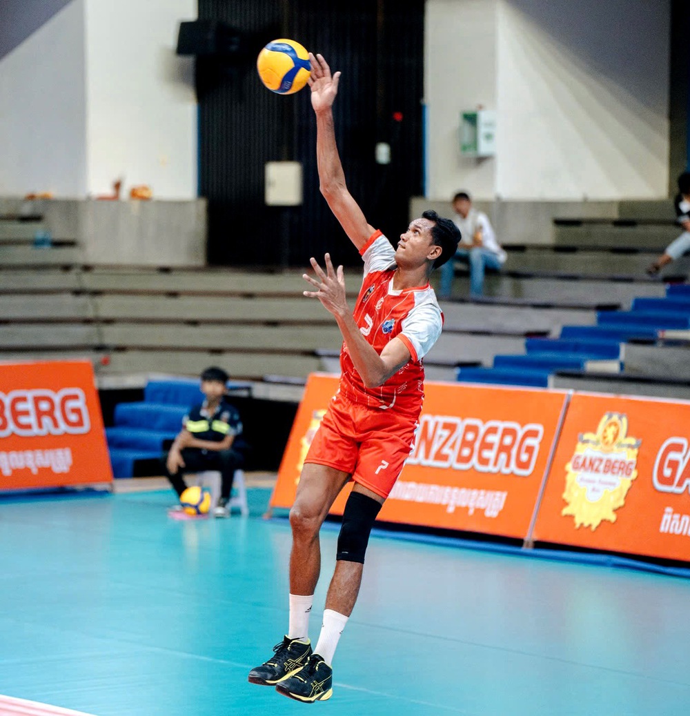 Chế Quốc Vô Lít cao 1m99, phụ công của Công An TPHCM