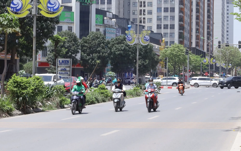 Dự báo thời tiết hôm nay 9/4: Nắng nóng bao phủ cả ba miền, có nơi trên 40 độ C - Ảnh 1.