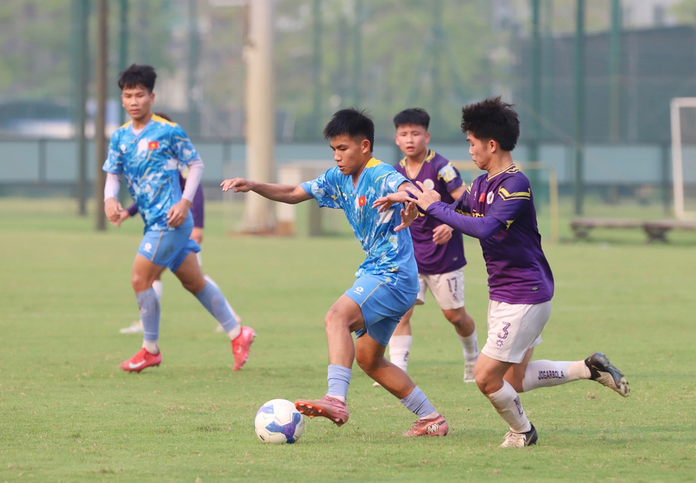 Tin nóng bóng đá Việt hôm nay 9/4: U17 Việt Nam dự giải vô địch Đông Nam Á; VPF không chấp nhận đề xuất của CLB Thể Công Viettel - Ảnh 1.