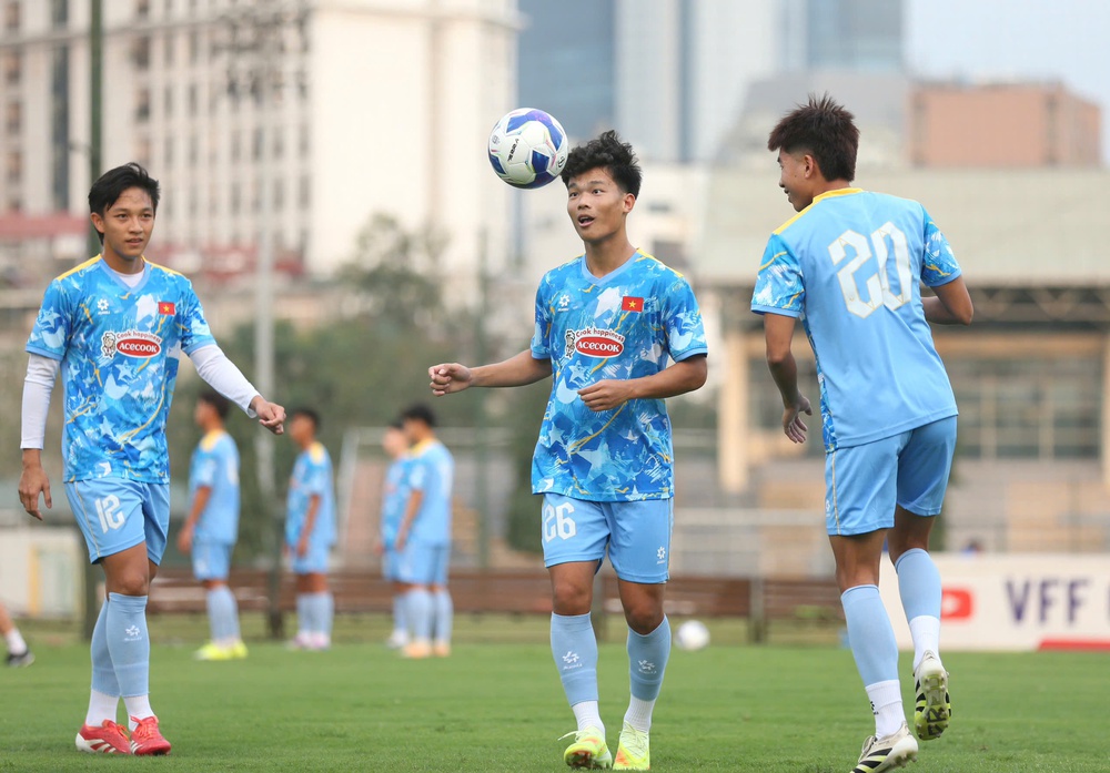 Bóng lăn trên bàn phím: Cư dân mạng chia rẽ vì HLV Kim Sang Sik gọi bổ sung U23 đá Asiad - Ảnh 1. Bóng lăn trên bàn phím: Cư dân mạng chia rẽ vì HLV Kim Sang Sik gọi bổ sung U23 đá Asiad - Ảnh 1.