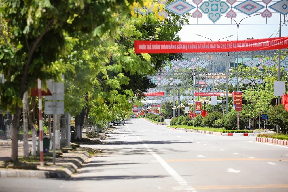 Nắng nóng kéo dài đến giữa tháng 4, nhiều nơi vượt 40 độ C - Ảnh 2. Nắng nóng kéo dài đến giữa tháng 4, nhiều nơi vượt 40 độ C - Ảnh 2.