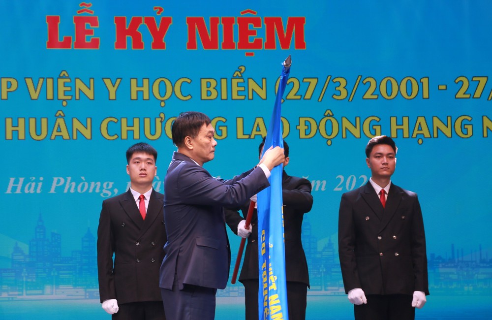 Triển khai Nhà Cái Bet88 Com Đăng Ký Nhận 88k 72-NQ/TW: Phát triển Bet88013 com nổ hũ chuyên sâu chăm sóc sức khỏe 2026 Bet88.com link không chặn khu vực biển, đảo - Ảnh 1.