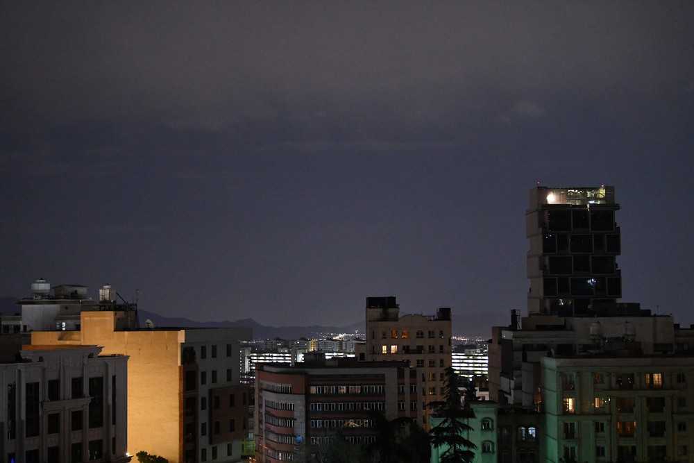 Kế hoạch 10 điểm của Iran thúc đẩy ngừng bắn tạm thời - Các nước vùng Vịnh vẫn siết chặt an ninh - Ảnh 1. Kế hoạch 10 điểm của Iran thúc đẩy ngừng bắn tạm thời - Các nước vùng Vịnh vẫn siết chặt an ninh - Ảnh 1.