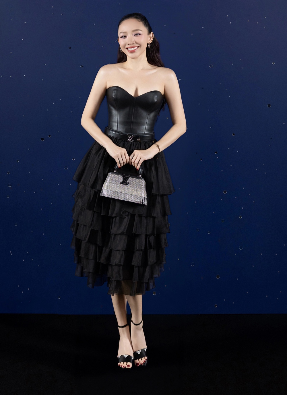 Louis Vuitton mở cửa hàng nam đầu tiên, dàn sao Việt hội tụ tạo “cơn sốt” thời trang - Ảnh 1.