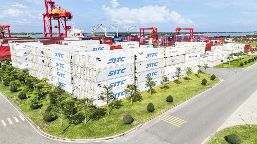 Điện mặt trời tại Cảng quốc tế Chu Lai: Giảm chi phí, gia tăng lới ích cho khách hàng - Ảnh 4. Điện mặt trời tại Cảng quốc tế Chu Lai: Giảm chi phí, gia tăng lới ích cho khách hàng - Ảnh 4.