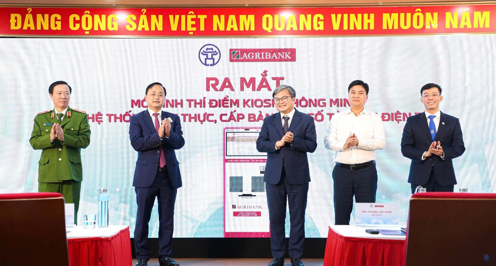 Agribank lan tỏa giá trị số từ mô hình Kiosk thông minh phục vụ hành chính công - Ảnh 1. Agribank lan tỏa giá trị số từ mô hình Kiosk thông minh phục vụ hành chính công - Ảnh 1.