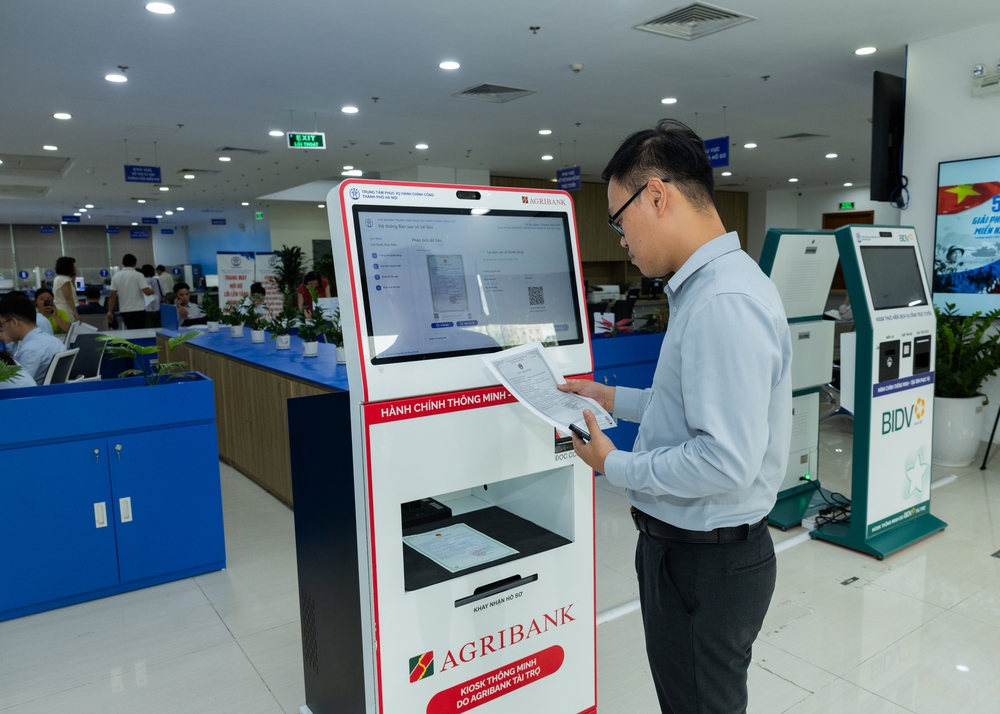 Agribank lan tỏa giá trị số từ mô hình Kiosk thông minh phục vụ hành chính công - Ảnh 4. Agribank lan tỏa giá trị số từ mô hình Kiosk thông minh phục vụ hành chính công - Ảnh 4.
