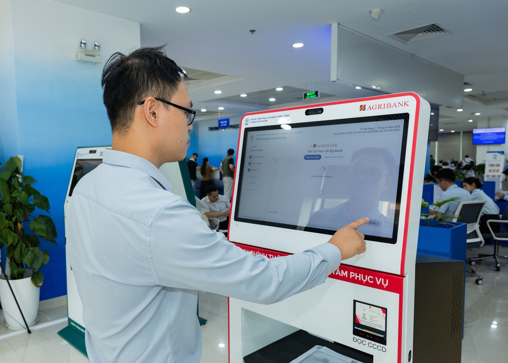 Agribank lan tỏa giá trị số từ mô hình Kiosk thông minh phục vụ hành chính công - Ảnh 5. Agribank lan tỏa giá trị số từ mô hình Kiosk thông minh phục vụ hành chính công - Ảnh 5.