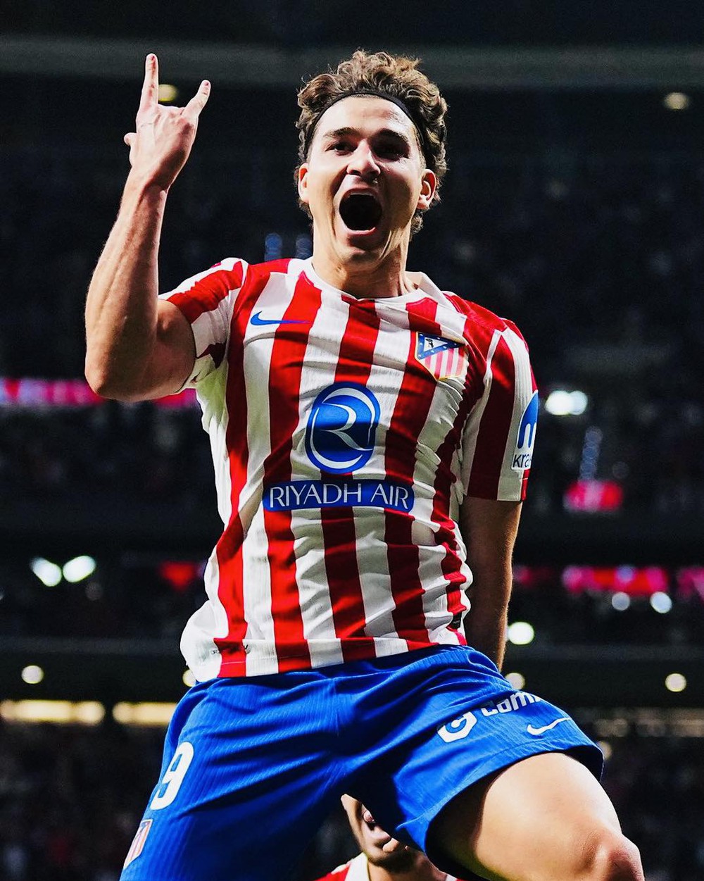 Nghệ thuật sút phạt của Julian Alvarez - Ảnh 1. Nghệ thuật sút phạt của Julian Alvarez - Ảnh 1.