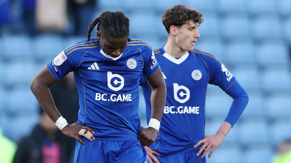 CLB Anh đứng trước nguy cơ xuống hạng Ba, 10 năm sau chức vô địch Premier League - Ảnh 1. CLB Anh đứng trước nguy cơ xuống hạng Ba, 10 năm sau chức vô địch Premier League - Ảnh 1.