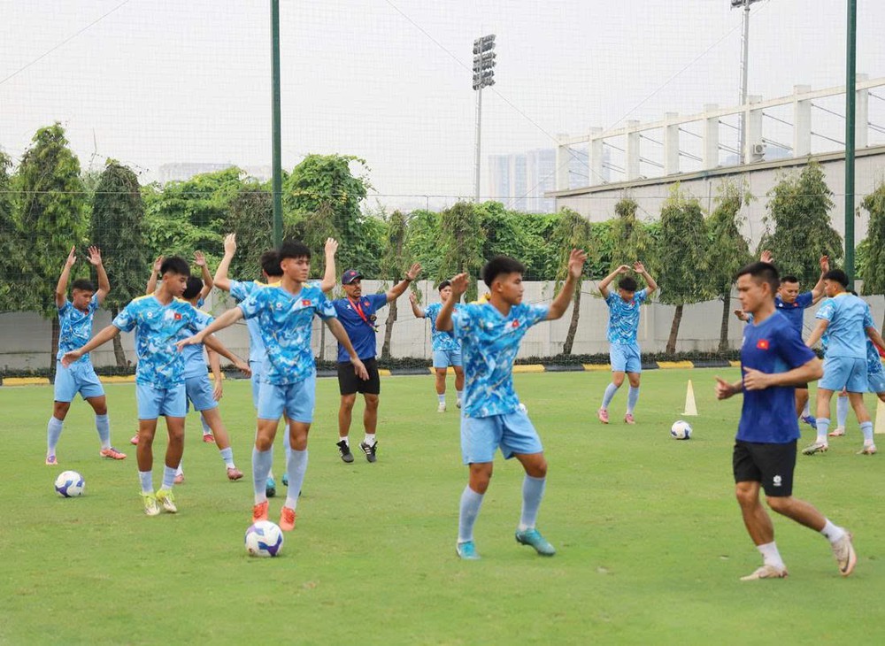 Tin nóng bóng đá Việt hôm nay 10/4: Trợ lý HLV Kim Sang Sik chia tay; CLB Ninh Bình muốn giữ nguyên ngoại binh tại V-League - Ảnh 3.