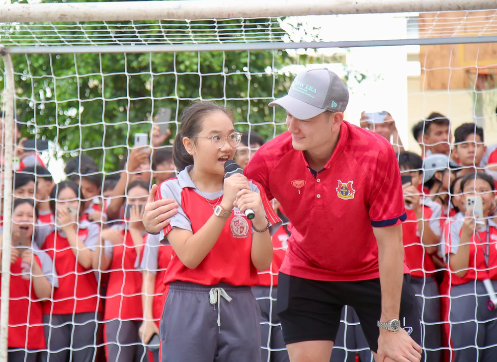 Hoàng Đức, Văn Lâm cùng dàn sao U23 Việt Nam khiến fan nhí vỡ oà - Ảnh 3.