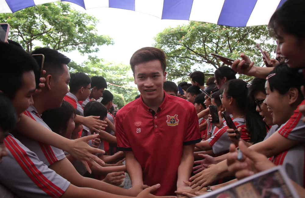 Hoàng Đức, Văn Lâm cùng dàn sao U23 Việt Nam khiến fan nhí vỡ oà - Ảnh 1.