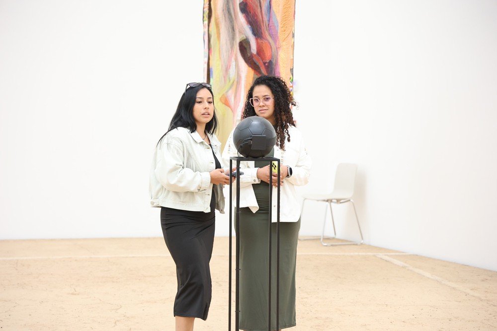 Bảo tàng Jumex tại Mexico kể câu chuyện World Cup qua lăng kính nghệ thuật - Ảnh 7. Bảo tàng Jumex tại Mexico kể câu chuyện World Cup qua lăng kính nghệ thuật - Ảnh 7.