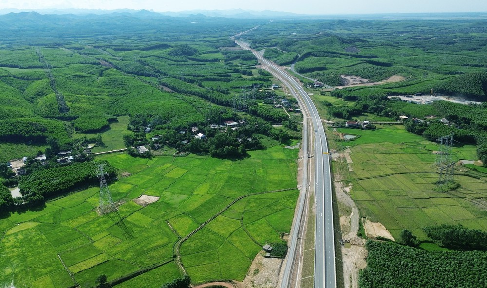 Sẽ khai thác đồng bộ 12 tuyến cao tốc Bắc - Nam phía Đông vào dịp 30/4 - Ảnh 1.