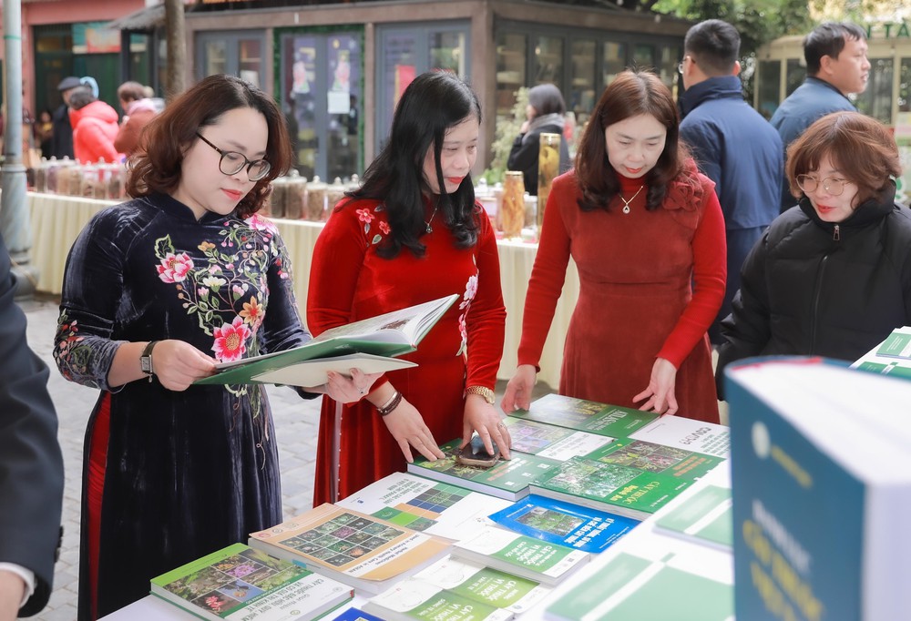 Chỉ thị số 04-CT/TW: “Kim chỉ nam” để xuất bản phát triển toàn diện - Ảnh 4.