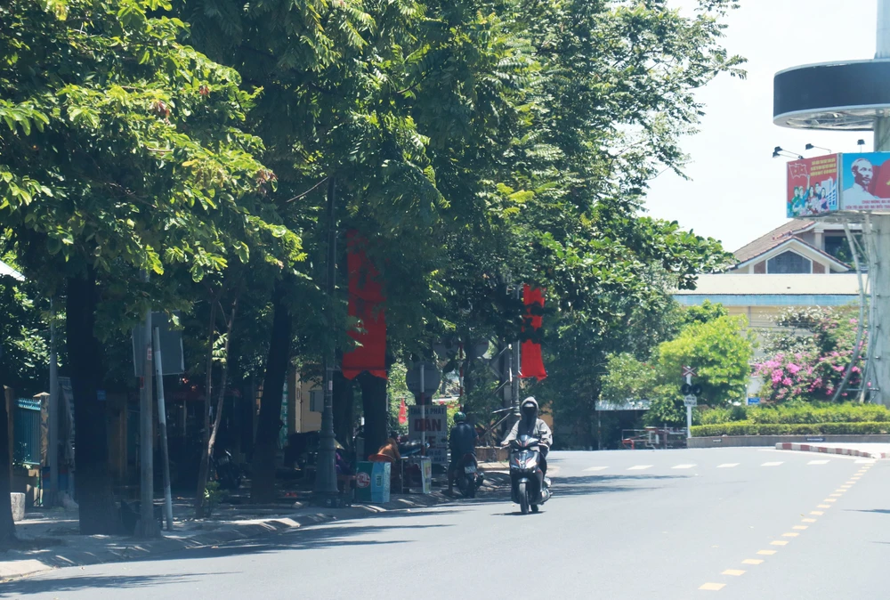 Dự báo thời tiết hôm nay 10/4: Cả nước tiếp tục nắng nóng, từ Thanh Hoá đến Huế có nhiệt độ trên 40 độ C - Ảnh 1.