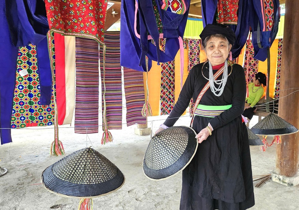 Khám phá miền nón lá hai mê - hành trình từ bản làng đến phát triển du lịch - Ảnh 2. Khám phá miền nón lá hai mê - hành trình từ bản làng đến phát triển du lịch - Ảnh 2.