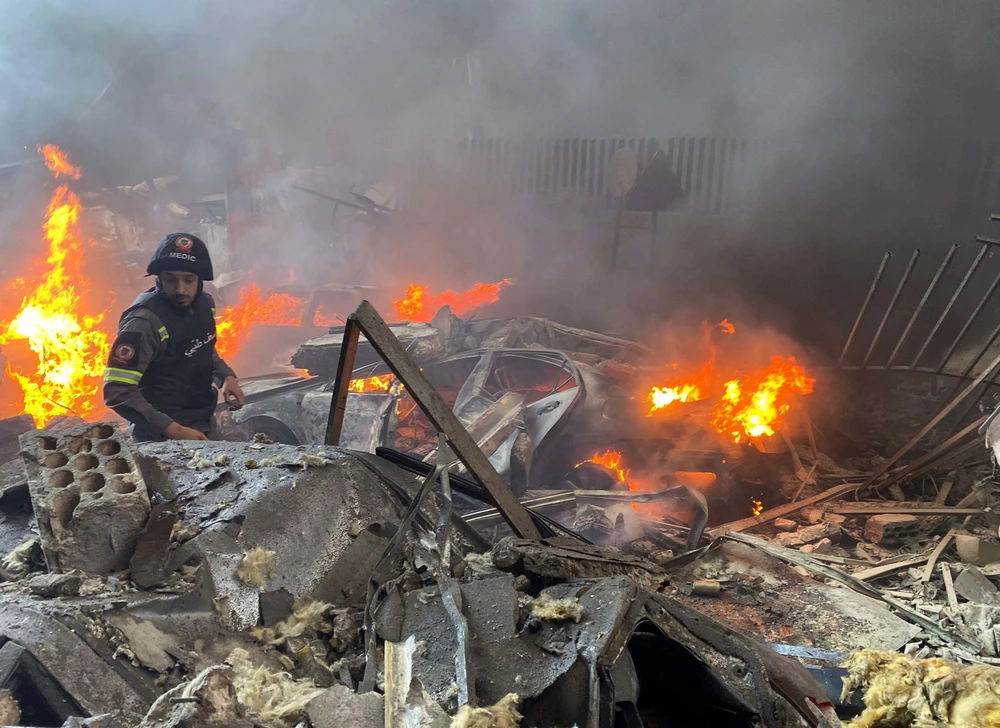 Thương vong thảm khốc trong vụ Israel tấn công các mục tiêu của Hezbollah tại Libang - Ảnh 1. Thương vong thảm khốc trong vụ Israel tấn công các mục tiêu của Hezbollah tại Libang - Ảnh 1.