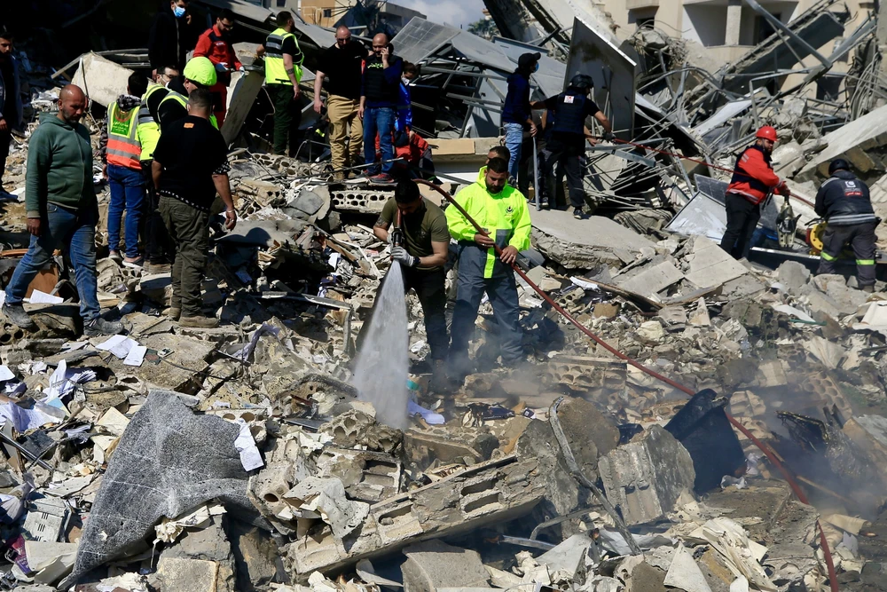 Thương vong thảm khốc trong vụ Israel tấn công các mục tiêu của Hezbollah tại Libang - Ảnh 3. Thương vong thảm khốc trong vụ Israel tấn công các mục tiêu của Hezbollah tại Libang - Ảnh 3.