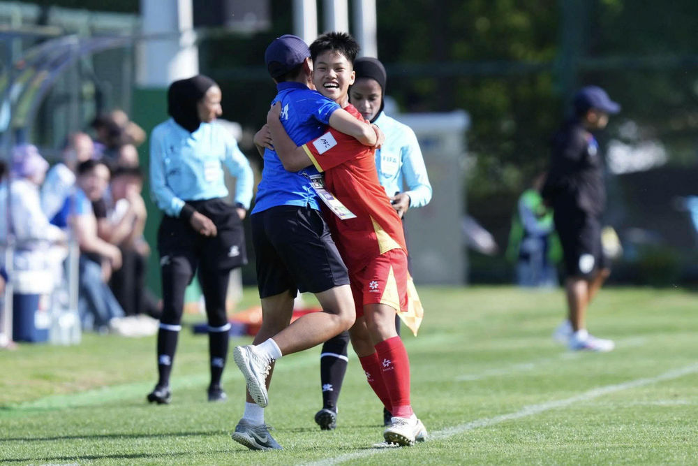 TRỰC TIẾP bóng đá Việt Nam 1-2 Thái Lan 14h30 hôm nay, U17 nữ châu Á: Thái Lan lại vượt lên - Ảnh 2.