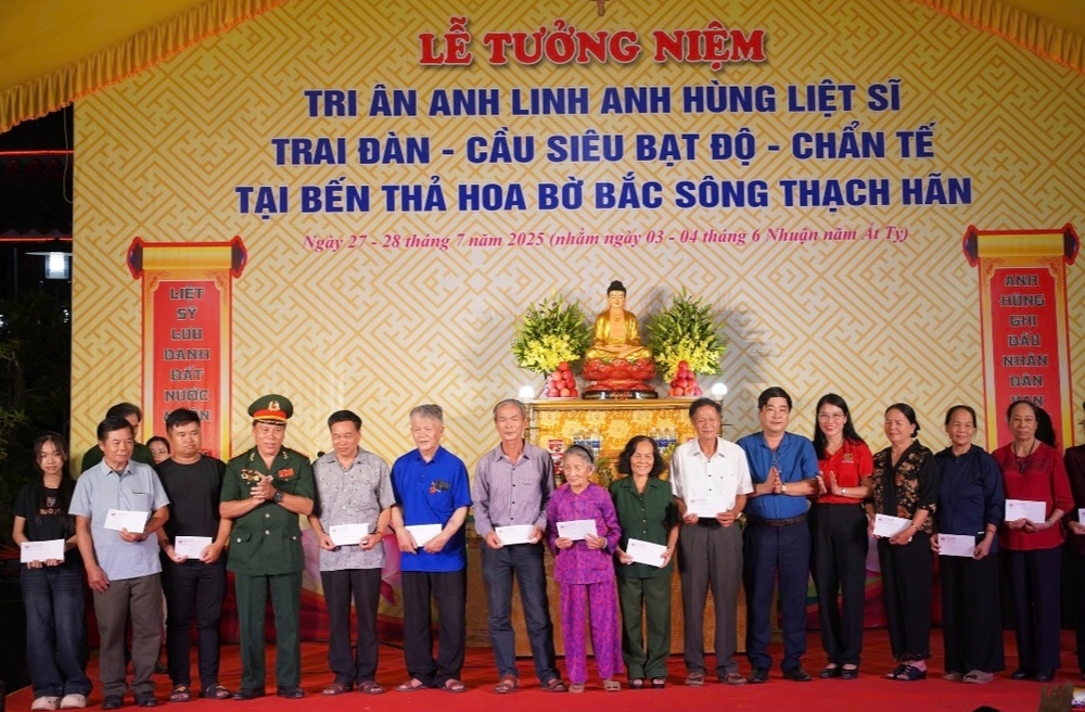 "Bóng núi" - tiếng nói của ký ức tình yêu và trách nhiệm với lịch sử - Ảnh 3.