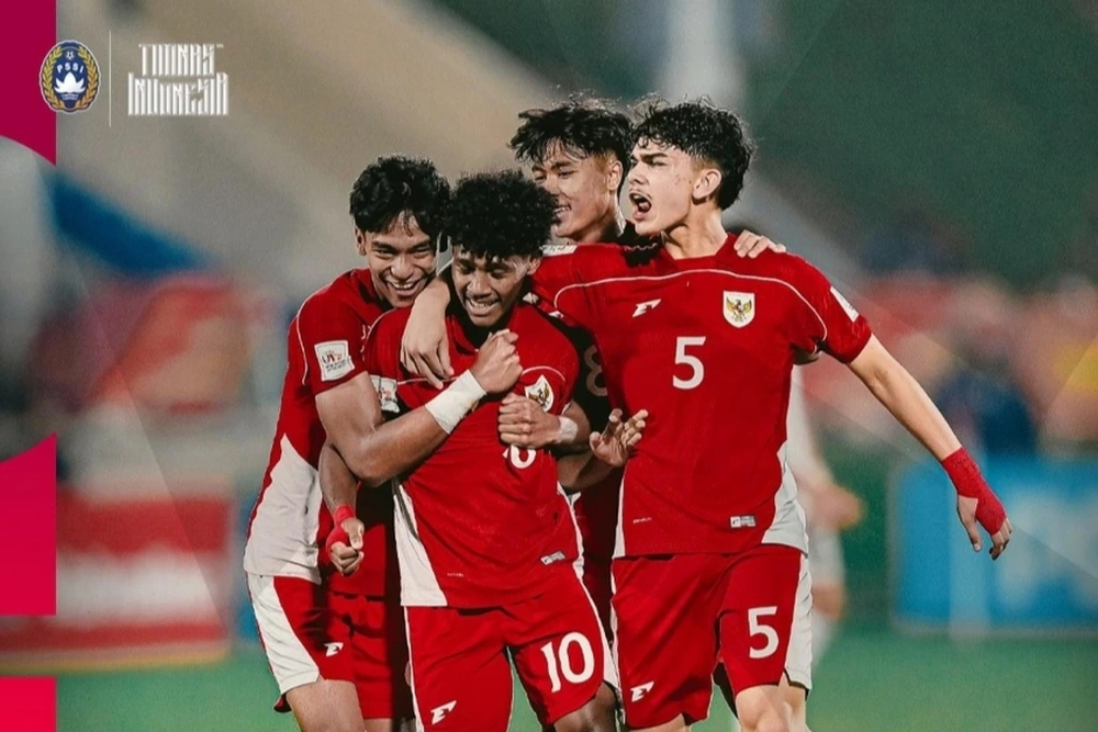 Sao trẻ World Cup của Indonesia nhận án phạt sau cú kungfu triệt hạ đối thủ - Ảnh 2.