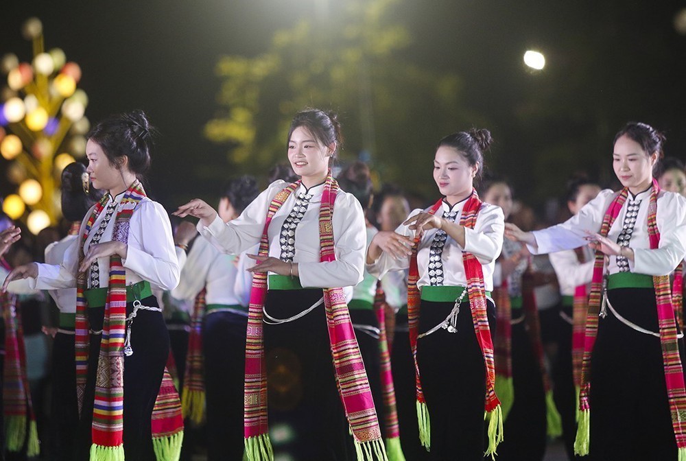 Ấn tượng hội thi "Lung linh vòng Xòe" năm 2026 tại Lào Cai - Ảnh 3.
