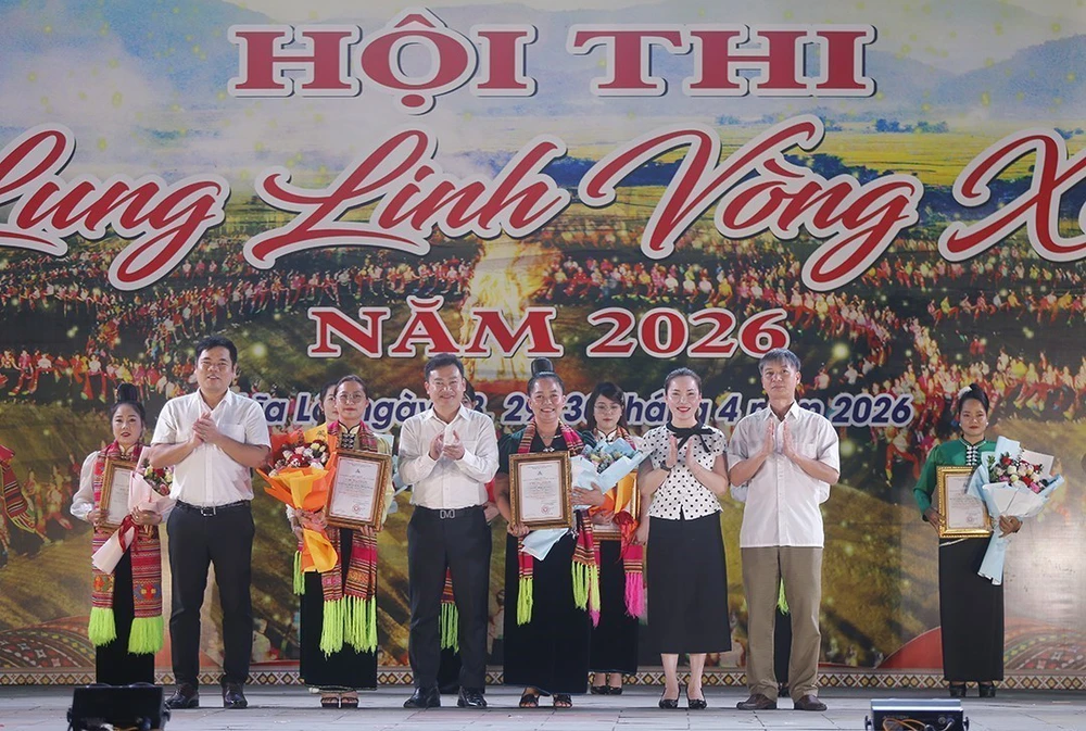 Ấn tượng hội thi "Lung linh vòng Xòe" năm 2026 tại Lào Cai - Ảnh 12.