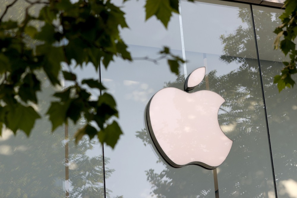 Apple báo doanh thu kỷ lục trước thềm chuyển giao lãnh đạo - Ảnh 1.