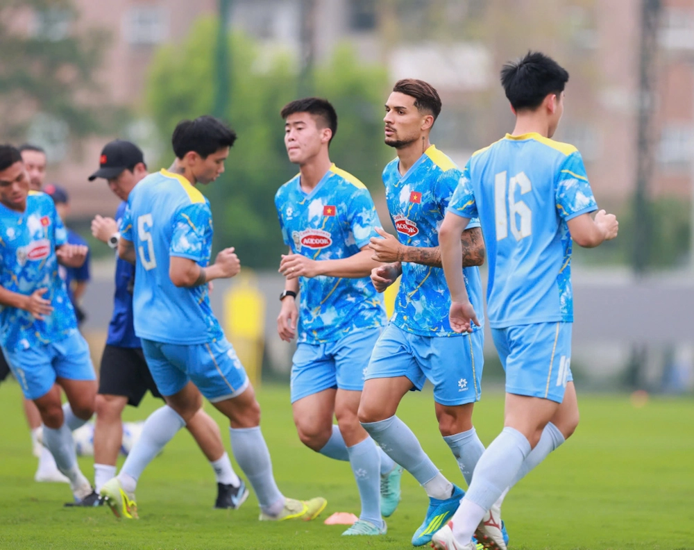HLV Kim Sang Sik: 'Không dễ khi đá với Hàn Quốc' - Ảnh 2.