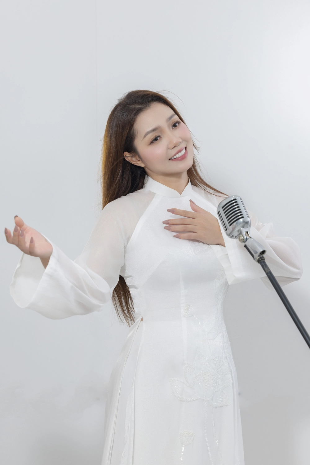 Ca sĩ Nguyễn Ngọc Anh - Tô Minh Đức ra mắt MV về đấng sinh thành đúng Ngày của mẹ - Ảnh 1.