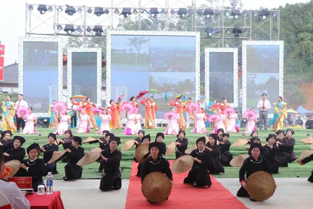 "Chợ tình Xuân Dương” - Nơi lưu giữ mạch ngầm văn hóa trăm năm - Ảnh 2.