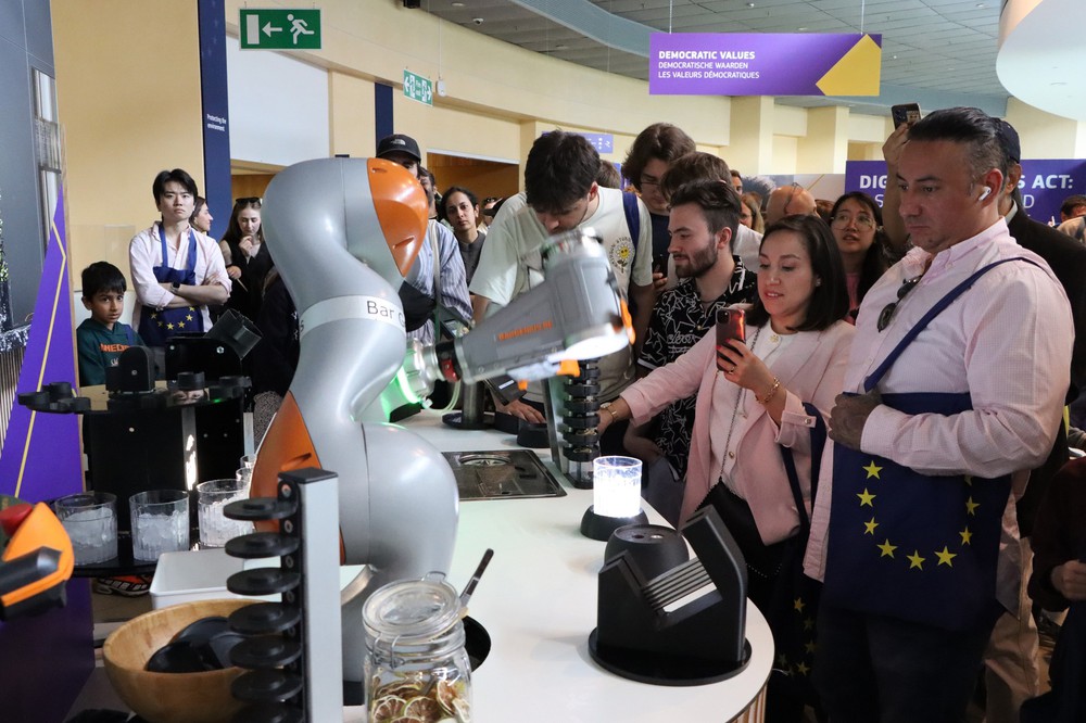 EU tăng cường kết nối với người dân qua Ngày châu Âu - Ảnh 4.